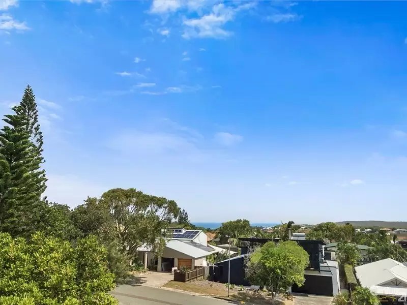 Photo #8: 10 Ridgeway Street, Sunrise Beach - Sold by Ray White Noosa