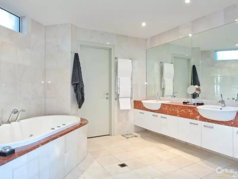 Photo #12: 1/8 Noosa Drive, Noosa Heads - Sold by Ray White Noosa