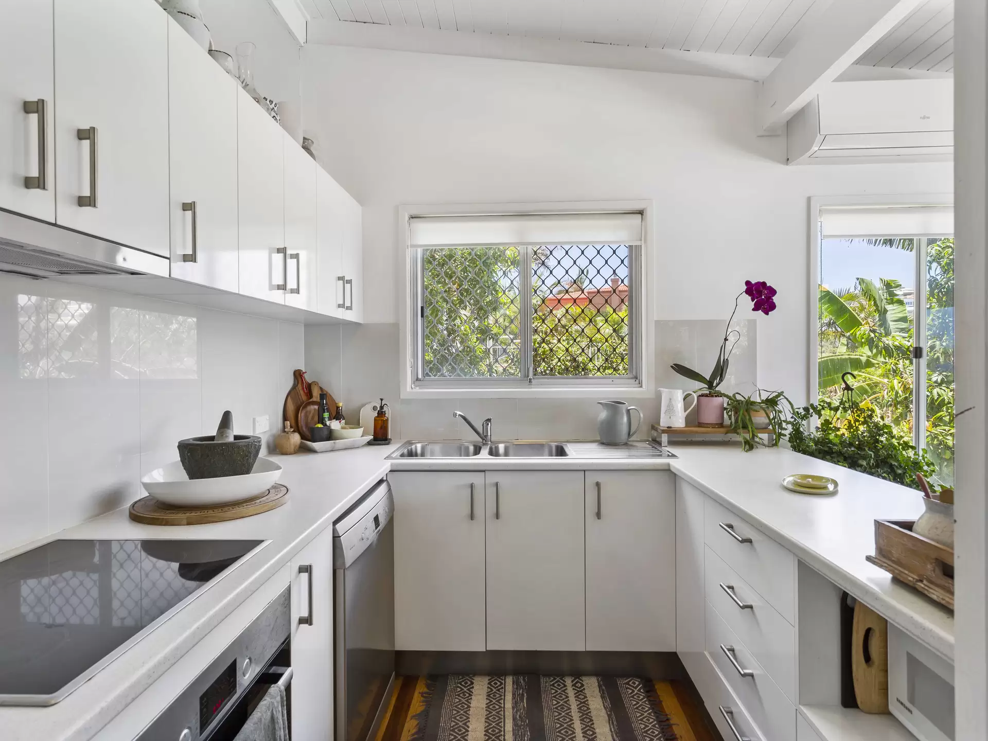 Photo #12: 33  Seaview Tce, Sunshine Beach - Sold by Ray White Noosa
