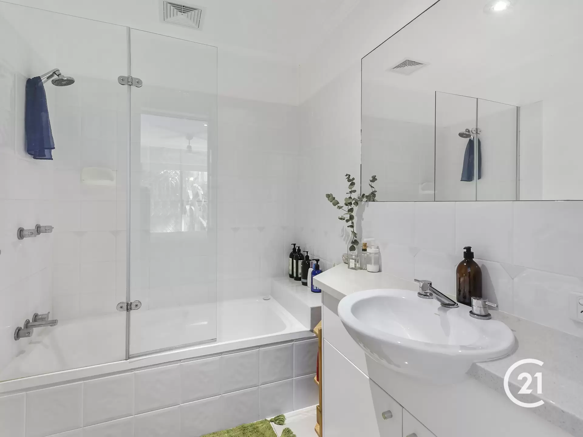 Photo #9: 2/6 Sobraon Street, Sunrise Beach - Sold by Ray White Noosa