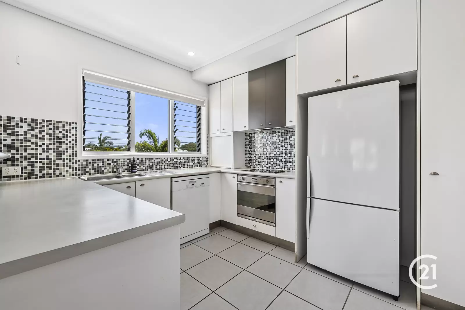 Photo #6: 4/2 Second Avenue, Coolum Beach - Sold by Ray White Noosa