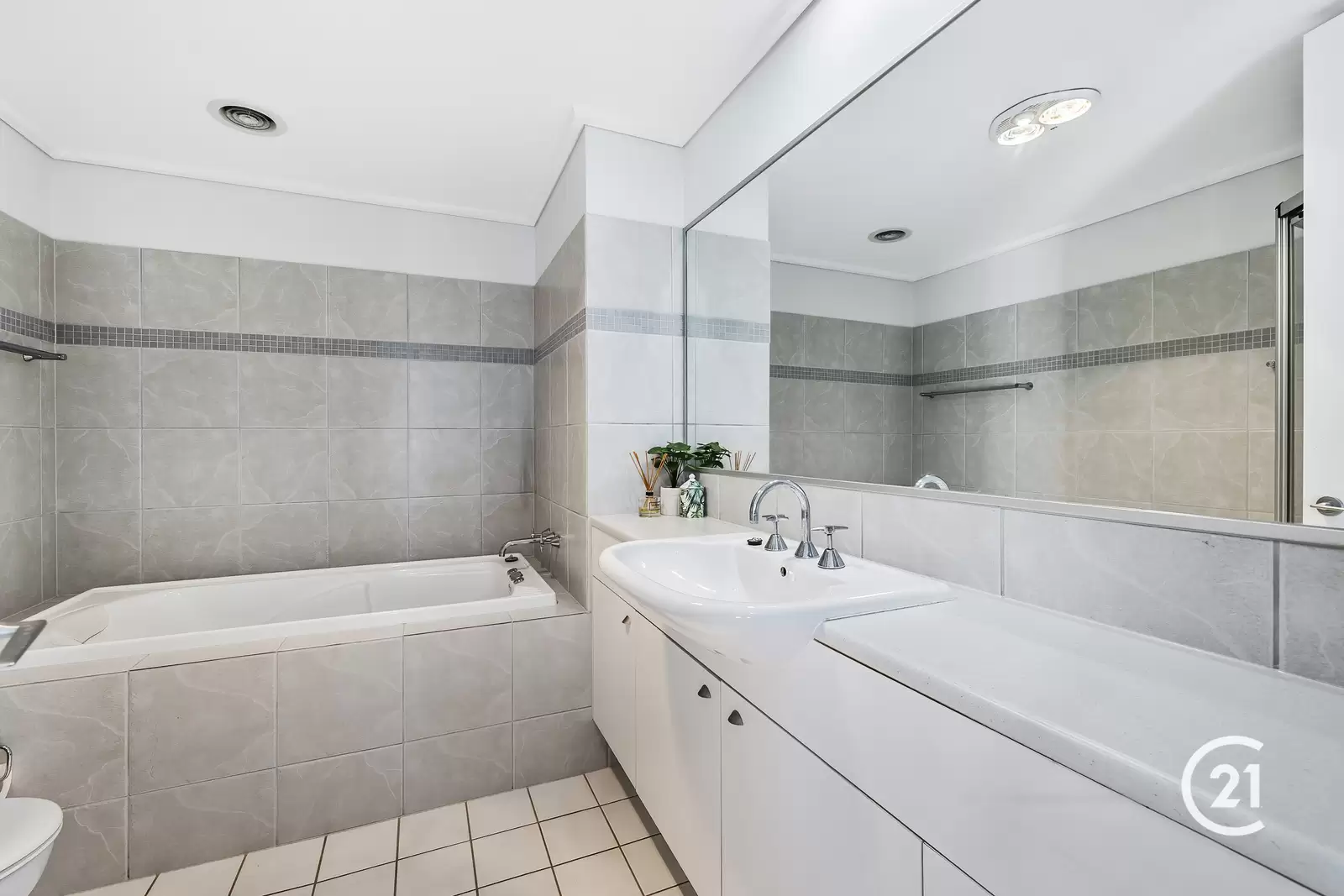 Photo #10: 4/2 Second Avenue, Coolum Beach - Sold by Ray White Noosa
