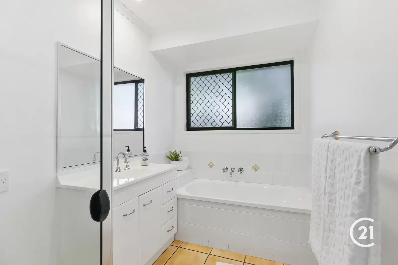 Photo #13: 50 Furness Drive, Tewantin - Sold by Ray White Noosa