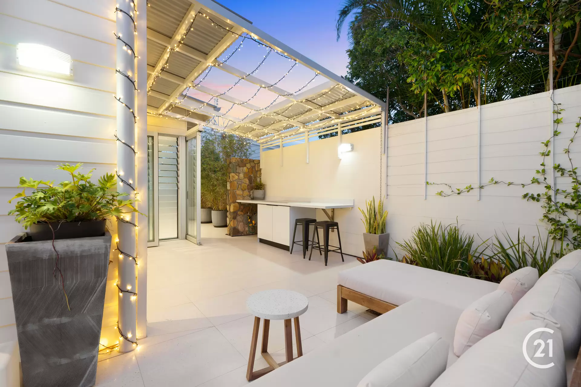Photo #10: House 2 Sobraon Street, Sunrise Beach - Sold by Ray White Noosa