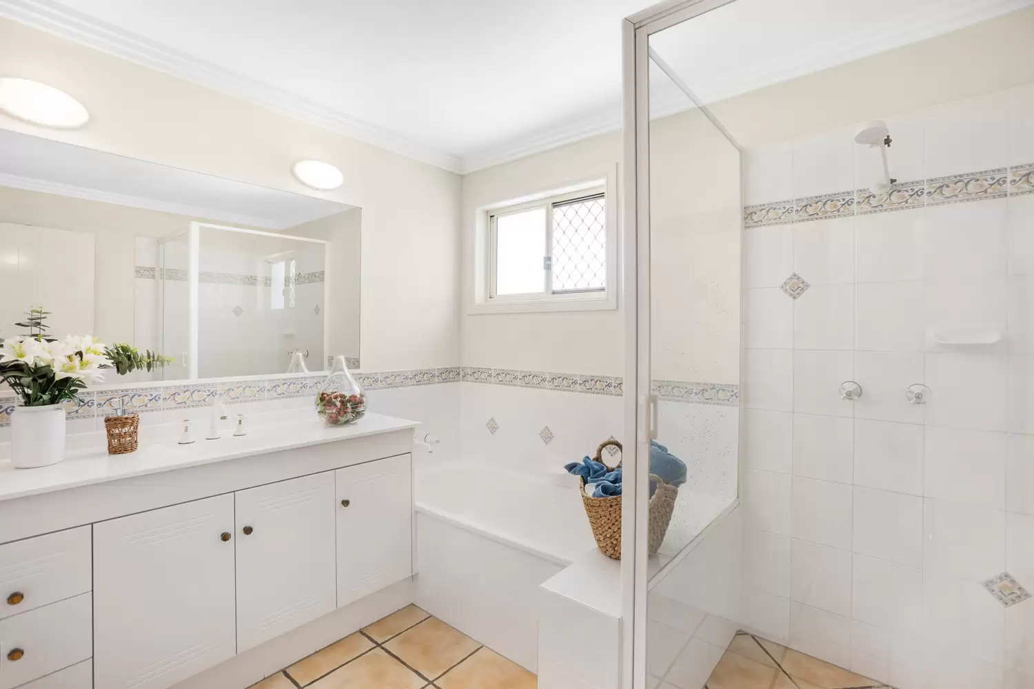 Photo #23: 12 Orealla Crescent, Sunrise Beach - Sold by Ray White Noosa