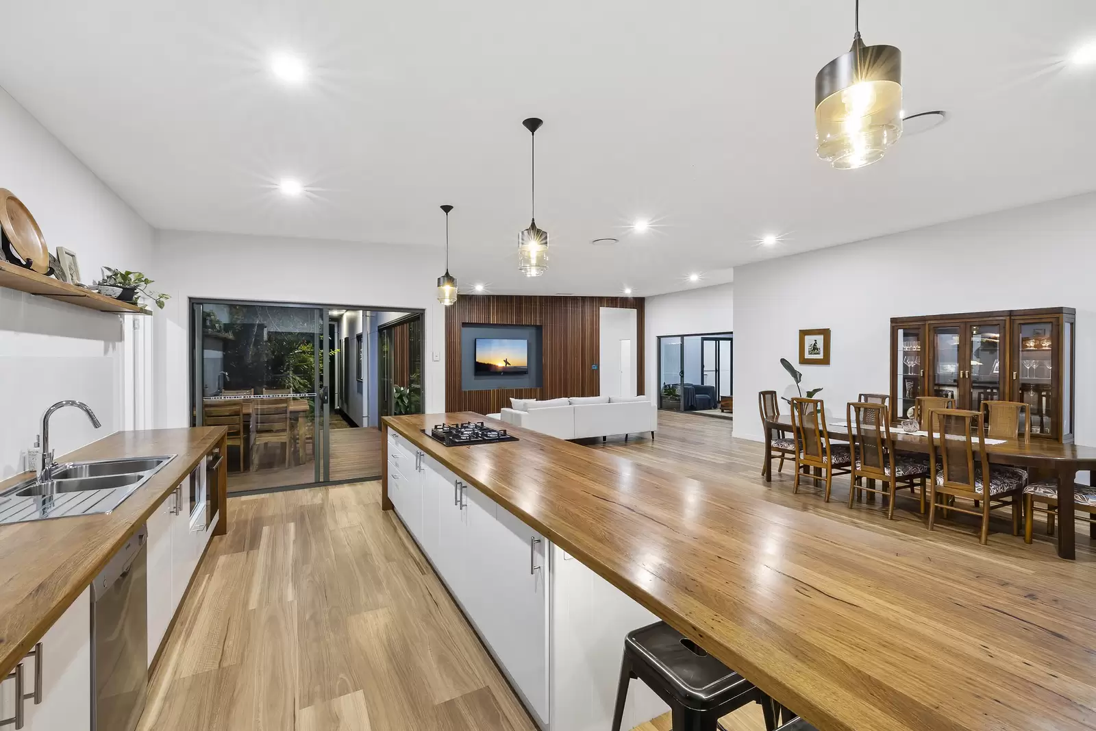 Photo #6: 24 Sunset Drive, Noosa Heads - Sold by Ray White Noosa