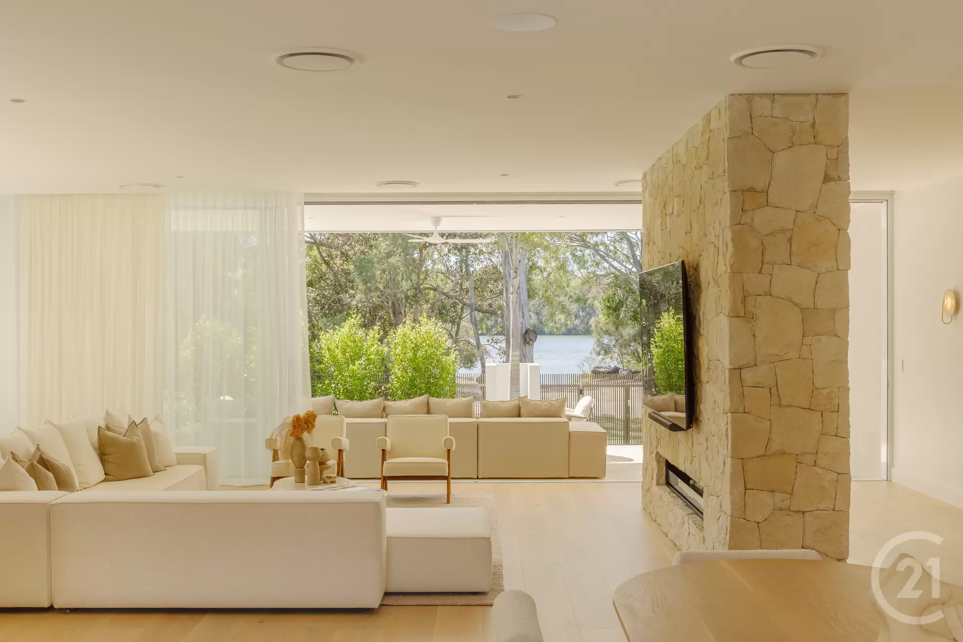 Photo #2: 155 Lake Weyba Drive, Noosaville - Sold by Ray White Noosa