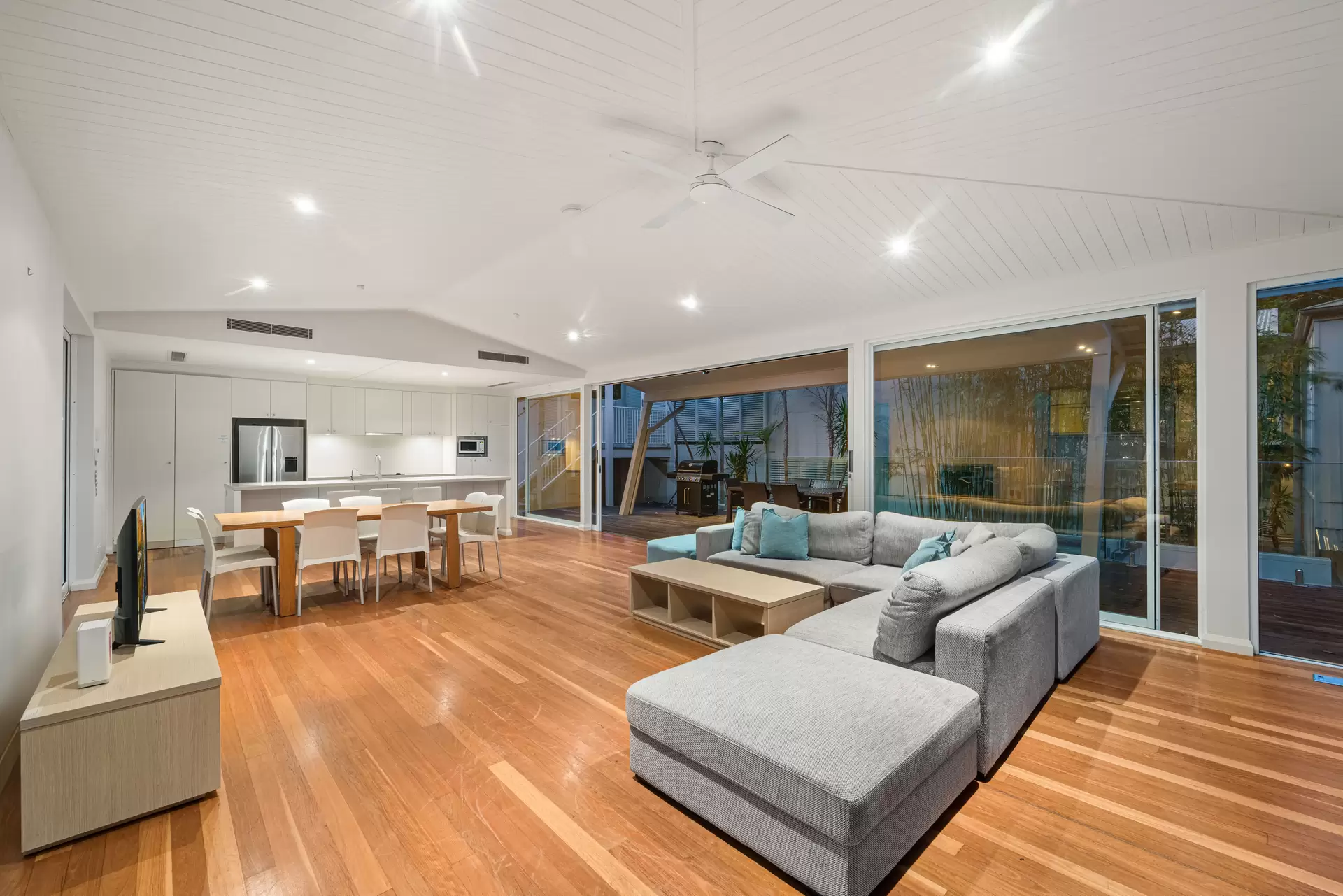 Photo #2: 14 Little Cove Road, Noosa Heads - Leased by Ray White Noosa
