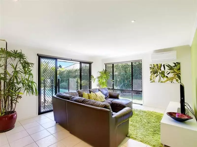 Photo #5: 4 Rothbury CT, Peregian Springs - Sold by Ray White Noosa
