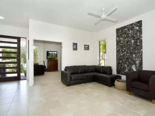 15 The Avenue, Peregian Springs Sold by Ray White Noosa - image 2