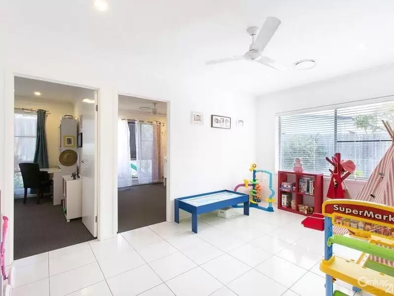 Photo #14: 18 Maidstone Crescent, Peregian Springs - Sold by Ray White Noosa