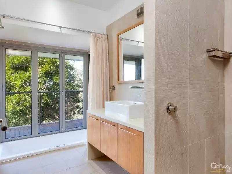 Photo #19: 18 Plover Street, Peregian Beach - Sold by Ray White Noosa
