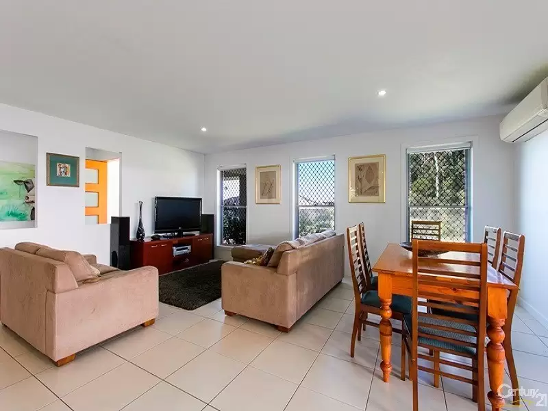 Photo #5: 42 Glen Abby Avenue, Peregian Springs - Sold by Ray White Noosa