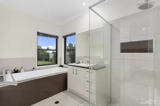 15 Oakbridge Way, Peregian Springs Sold by Ray White Noosa - image 16