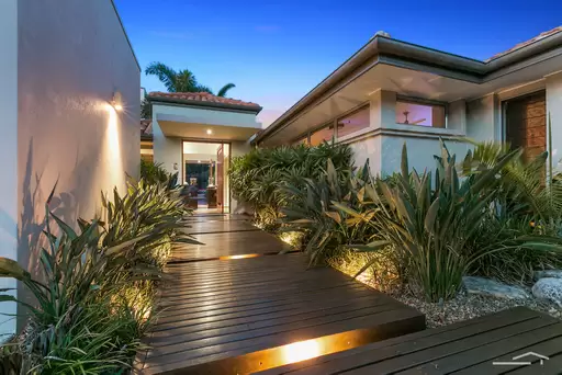 4 Lakeside Drive, Peregian Springs Sold by Ray White Noosa - image 1
