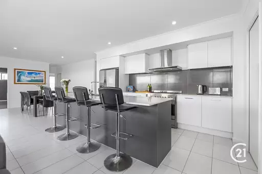 4 Silver Wattle Grove, Peregian Springs Sold by Ray White Noosa - image 2