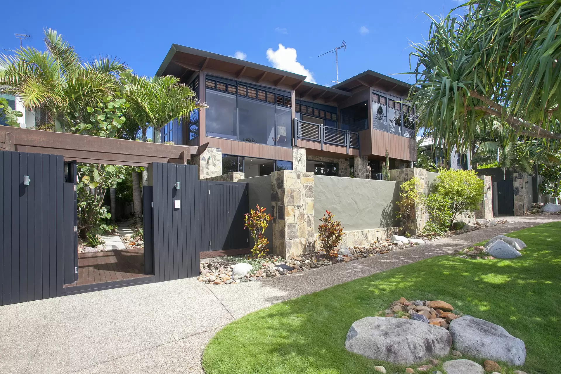 Photo #23: 27 The Esplanade, Sunshine Beach - Sold by Ray White Noosa