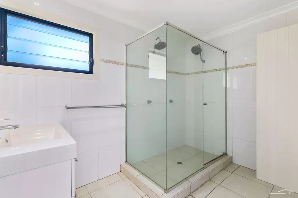 Photo #15: 43 Weyba Esplanade, Noosa Heads - Sold by Ray White Noosa
