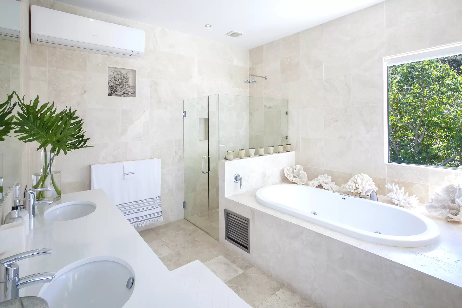 Photo #7: 10 Surfside Court, Sunshine Beach - Sold by Ray White Noosa