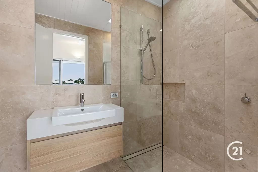 Photo #12: Penthouse  3/279 Gympie Terrace, Noosaville - Sold by Ray White Noosa