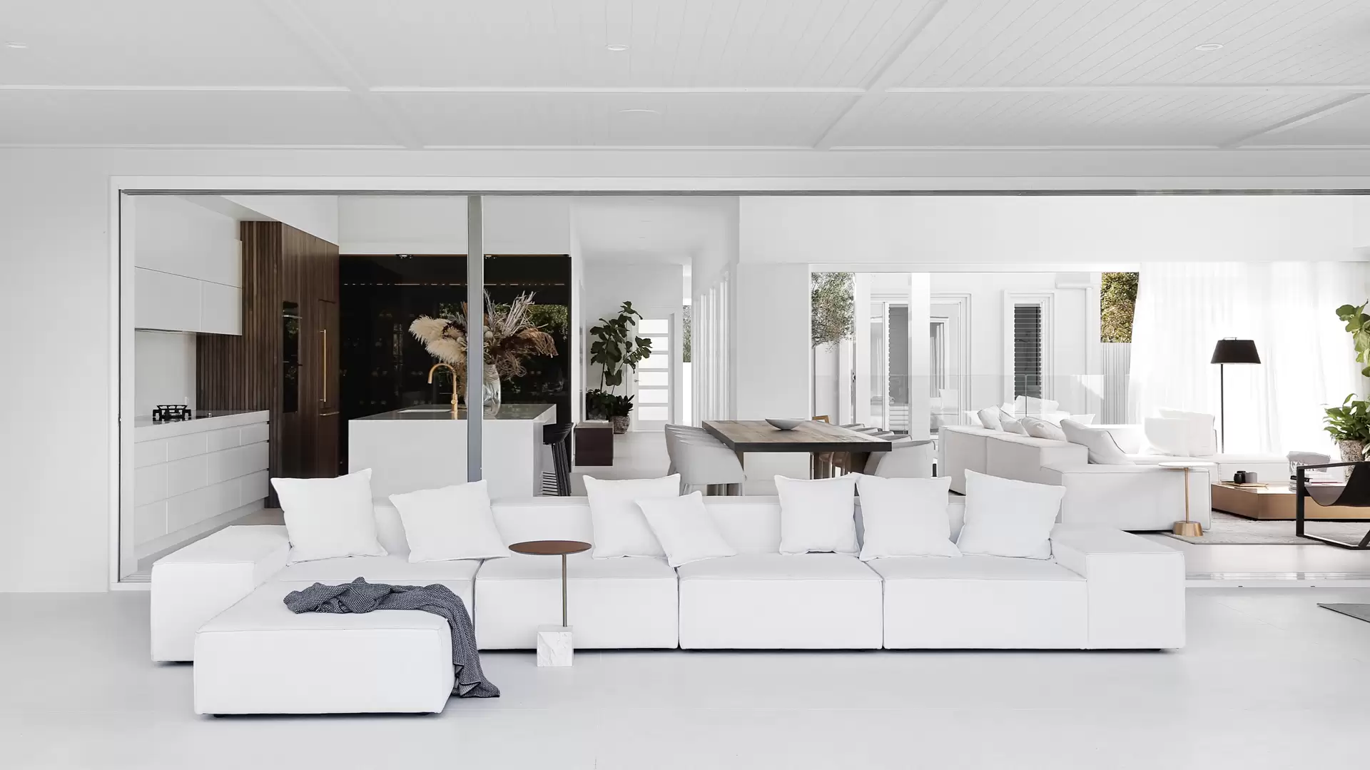 Photo #3: 7 Springs Crescent, Noosa Heads - Sold by Ray White Noosa