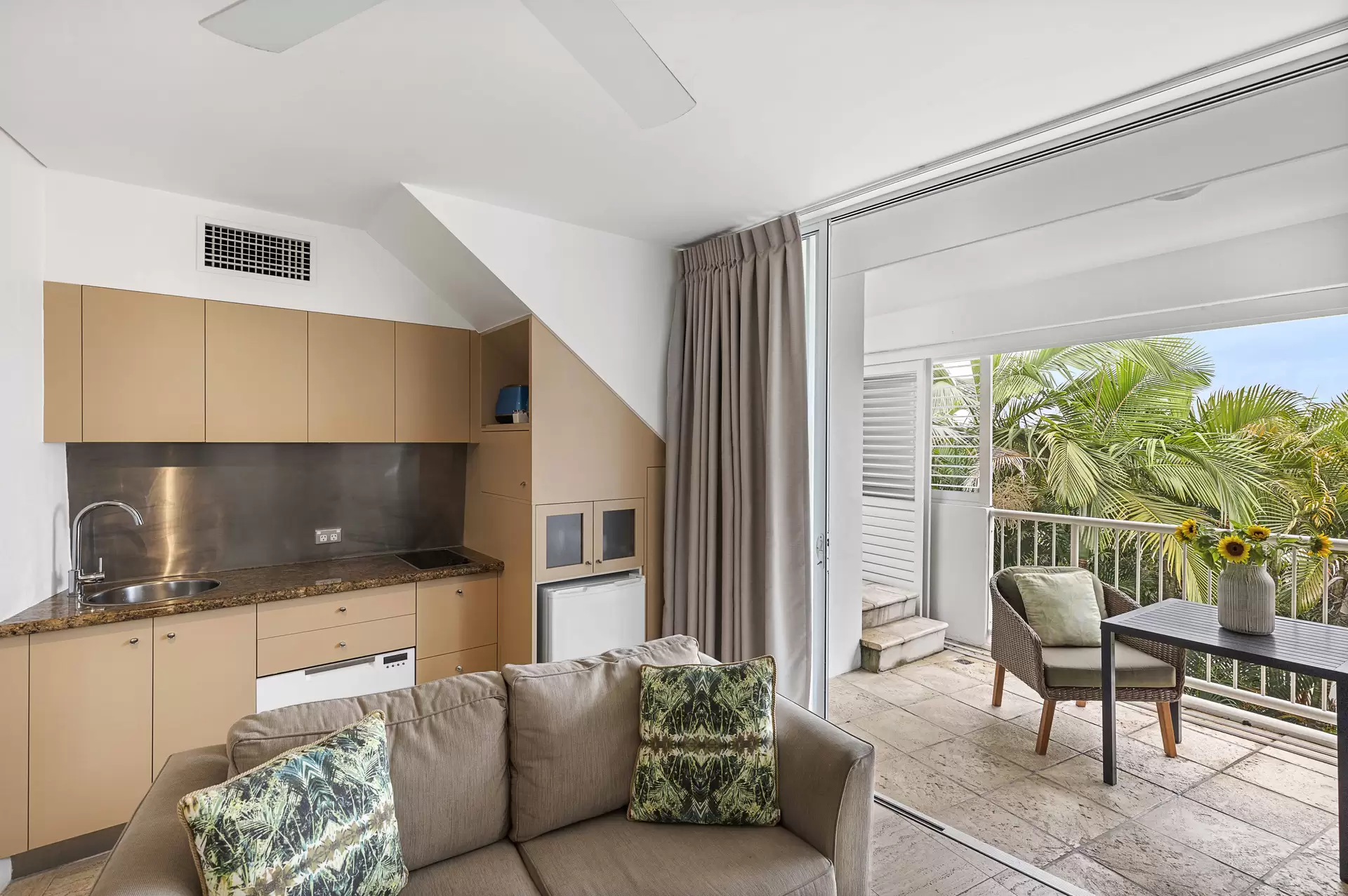 Photo #4: 302/16 Noosa Drive, Noosa Heads - Sold by Ray White Noosa