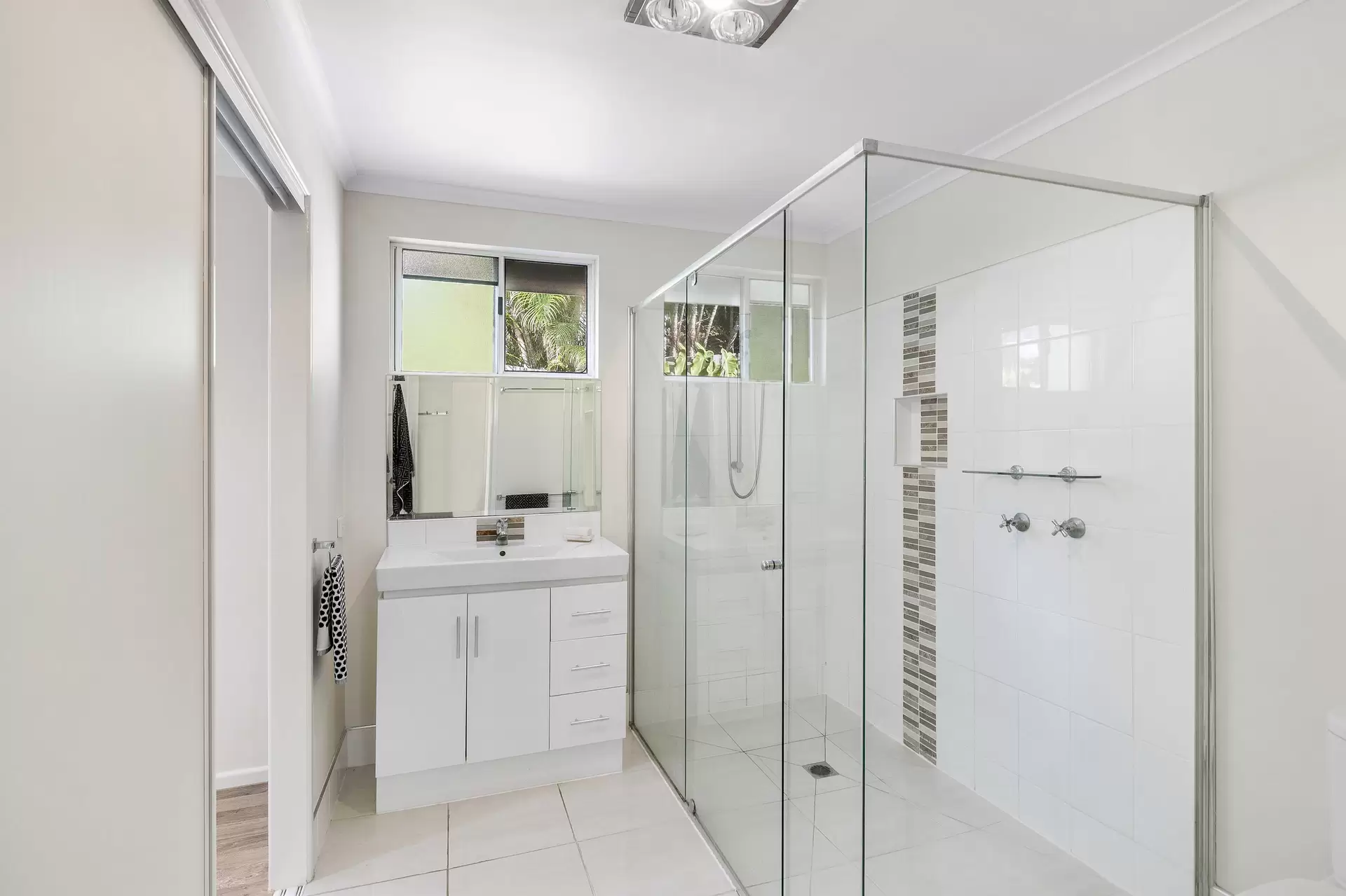 Photo #11: 9 Victory Crescent, Sunrise Beach - Sold by Ray White Noosa