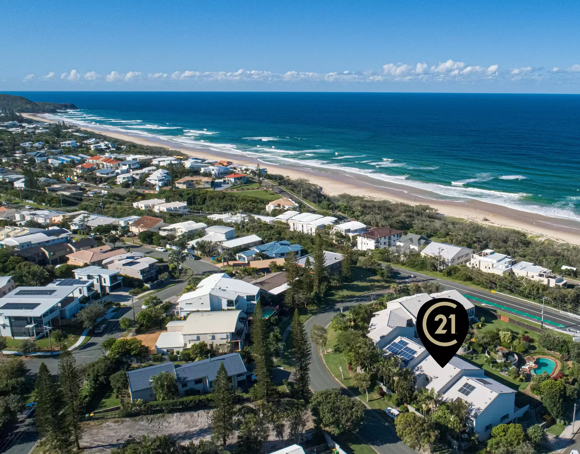 Photo #7: 2/2 Orealla Crescent, Sunrise Beach - Sold by Ray White Noosa